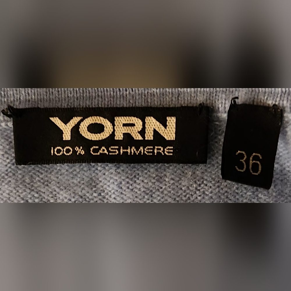 YORN Cashmere Blue Sweater Size S (pit to pit-19" & length-24") Flaw-see Pics - Picture 3 of 5